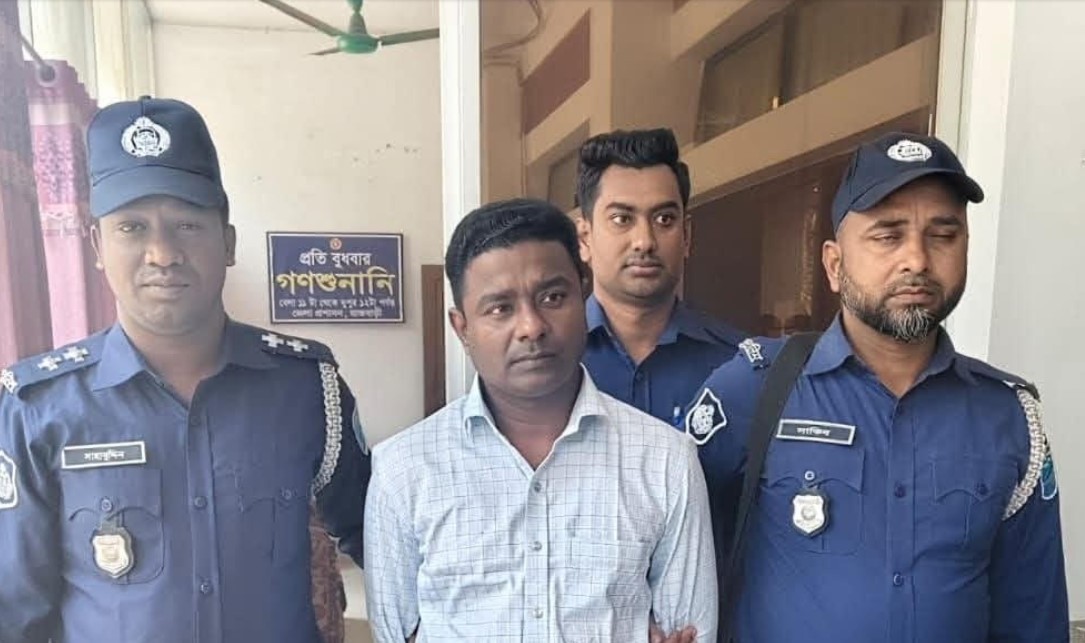 রাজবাড়ীতে প্রাথমিক শিক্ষক নিয়োগের ভাইভায় ভুয়া প্রার্থী আটক